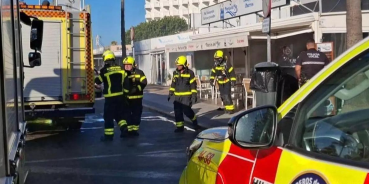 Incendio en la cocina de un bar en Valdelagrana moviliza a los bomberos