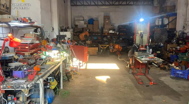 La Guardia Civil actúa contra un taller ilegal en l'Alcúdia