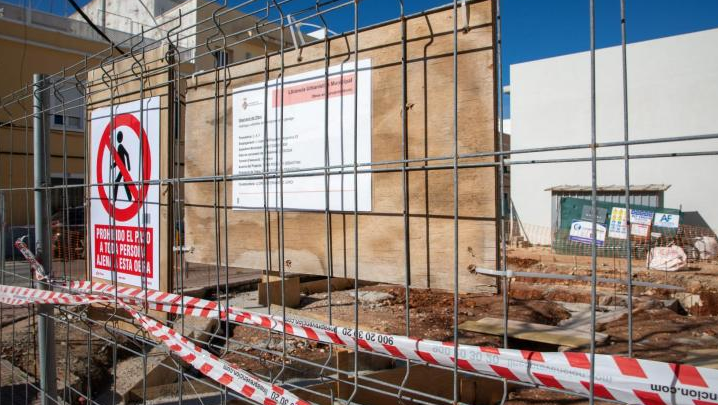 Menorca concede permisos a tres compañías para tramitar licencias de obra