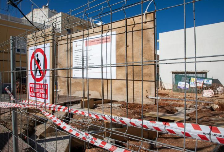 Menorca concede permisos a tres compañías para tramitar licencias de obra