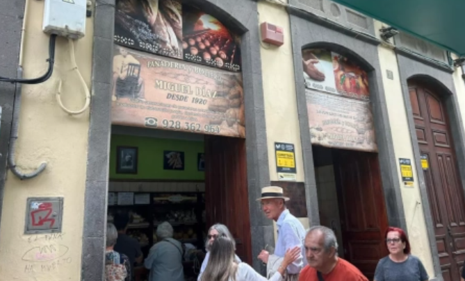 Después de más de un siglo, la panadería Miguel Díaz cierra por no tener licencia de apertura