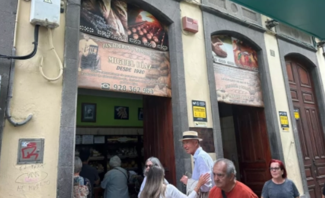 Después de más de un siglo, la panadería Miguel Díaz cierra por no tener licencia de apertura