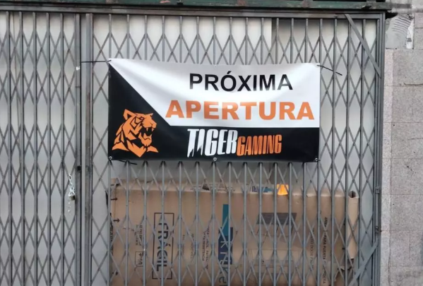 Un nuevo local de juego en el Ensanche de Santiago desata las quejas vecinales