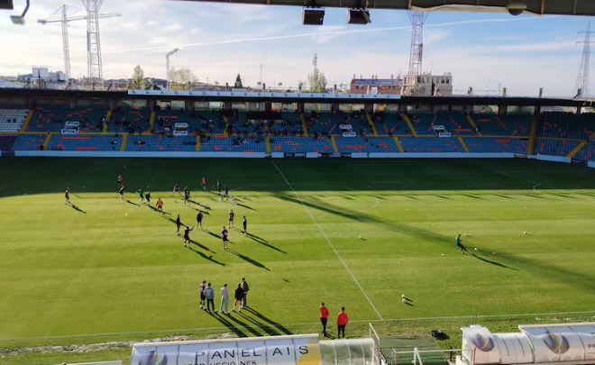 Sin licencia ni mejoras: el estadio Helmántico reabre entre críticas y deficiencias acumuladas