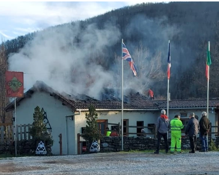 'Lobo Camp' supera el incendio: su restaurante en Boca de Huérgano vuelve mejorado