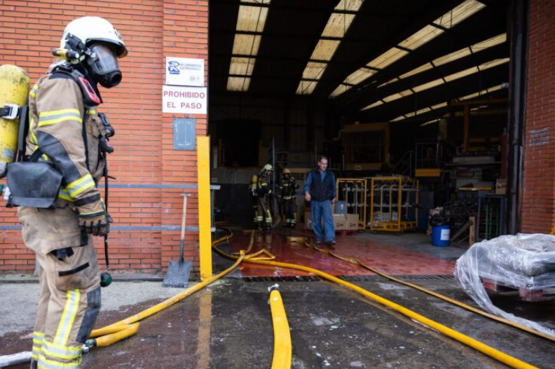 Desalojo en Bilbao tras un incendio en el antiguo matadero