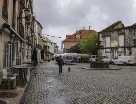 Denuncian un local en O Castro por múltiples irregularidades