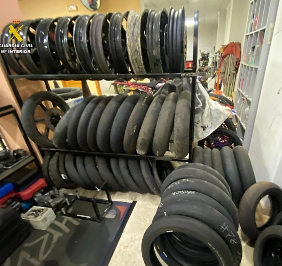 Multa a un mecánico por operar un taller ilegal con un extintor caducado